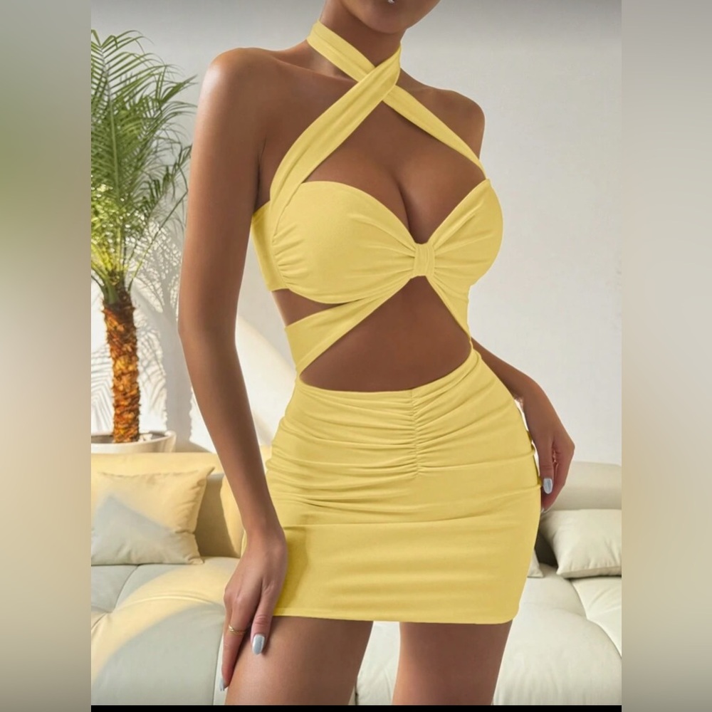 💛 SHEIN Cutout Halter Mini Dress – Size M (NWOT) 💛